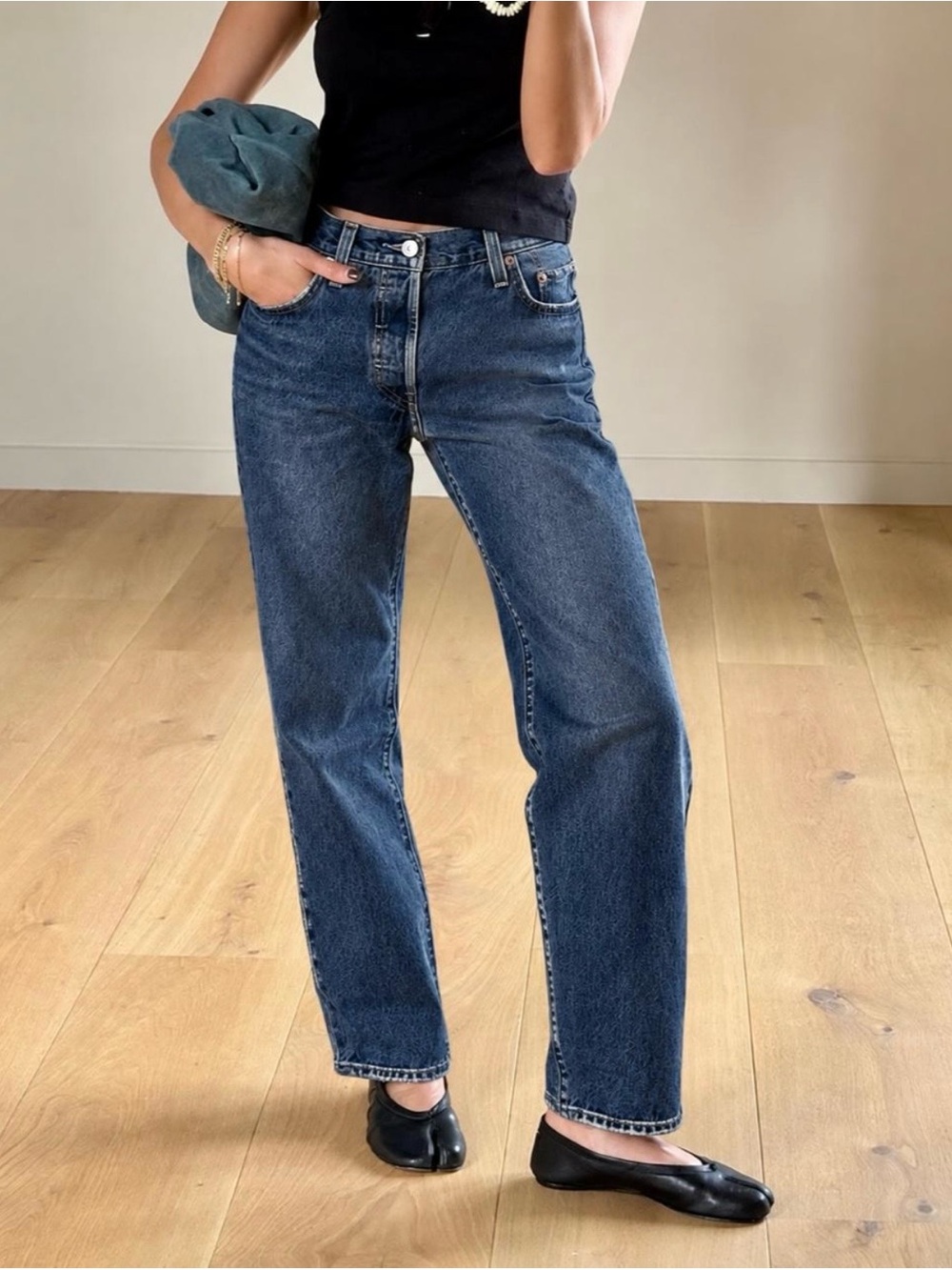 Levi's 501 straight leg in medium wash (stonewash)
